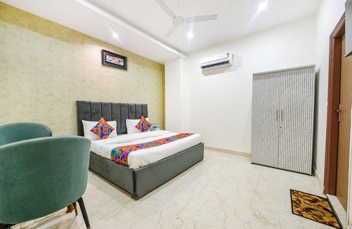 Faridabad Hotel | FabHotel Kavya Inn