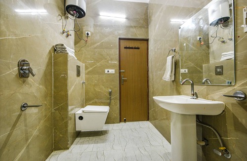 Faridabad Hotel | FabHotel Kavya Inn