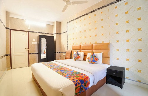 Perambur Purasavakam Hotel | FabHotel Le Royal Inn - Nr Madras Medical Mission Hospital