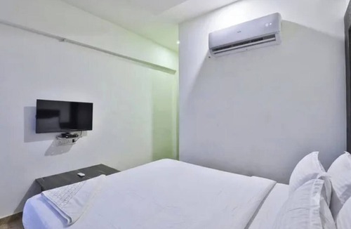 Gandhinagar Hotel | Fabhotel Mid Way