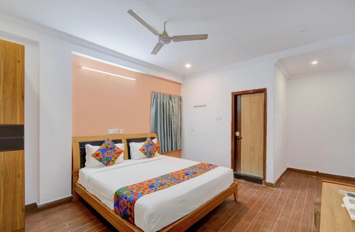 Hyderabad Hotel | FabHotel Prestige Lake Ridge