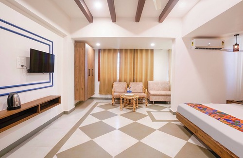 Vagator Hotel | FabHotel Pushpa Inn - Nr. Vagator Beach