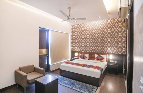DLF Phase 3 Hotel | FabHotel Rivlet Residency