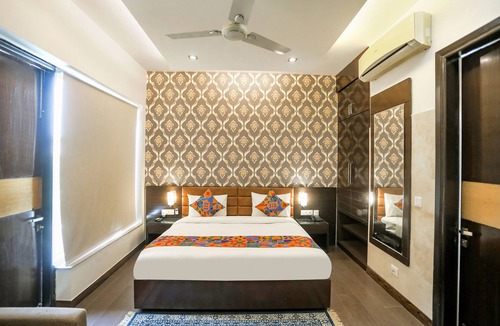DLF Phase 3 Hotel | FabHotel Rivlet Residency