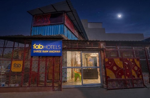 Faizabad Hotel | FabHotel Shree Ram Aadhar 900 Mtr from Ram mandir
