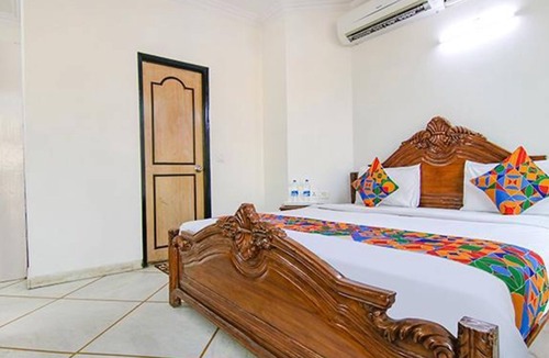 DLF Phase 3 Hotel | Fabhotel Singh Suite