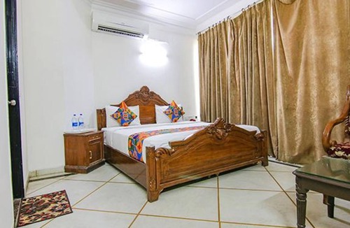 DLF Phase 3 Hotel | Fabhotel Singh Suite