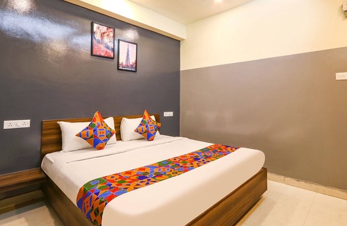 Kondapur Hotel | FabHotel Starhood - Manikonda