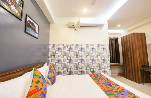 Kondapur Hotel | FabHotel Starhood - Manikonda