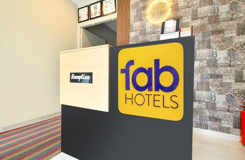 Bhanvarkuan Hotel | FabHotel Staywell