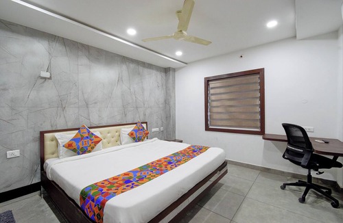 Hanmakonda Hotel | Fabhotel Sushmitha Inn
