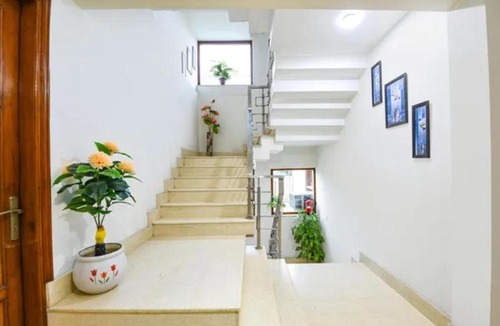 DLF City Hotel | FabHotel The Lalit Vibes - Nr DLF Phase 2 & MG Road Metro