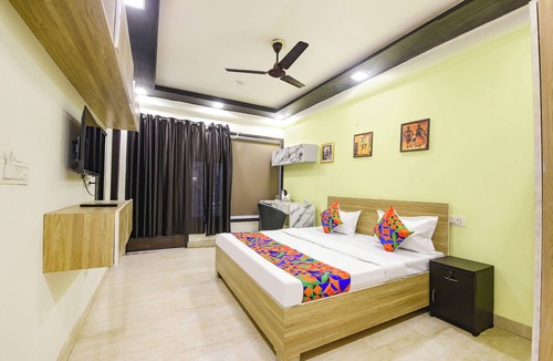 DLF City Hotel | Fabhotel White House Residency