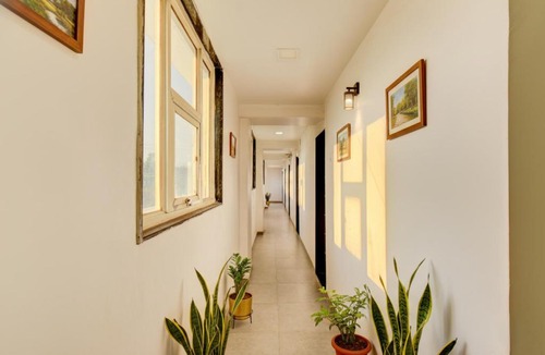 Rajgurunagar Hotel | FabHotel World King