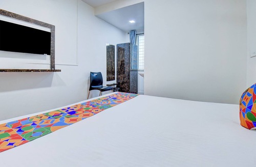 Rajgurunagar Hotel | Fabhotel World King