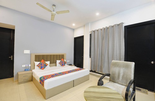 Sector 40 Hotel | Fabhotel X Green Tree