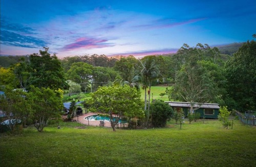 Picketts Valley House | Family Acreage |Miniature Horses|Heated Pool w Slide|