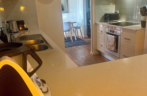 Freshwater House | Family Beach House in Freshwater 4bdrm. SUN Deck. WALK to Beach. Pet's Welcome.