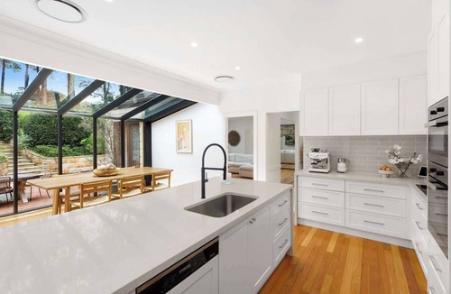 Picketts Valley House | Family Estate · Pool · Sleeps 12 · 5 to Beach