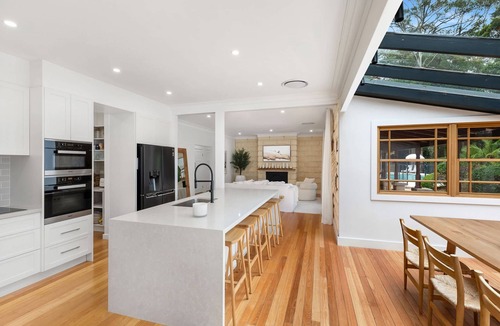 Picketts Valley House | Family Estate · Pool · Sleeps 12 · 5 to Beach