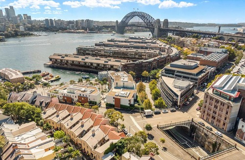 Millers Point Apartment | Family Friendly 2BR Apartment w/Seaview Balcony