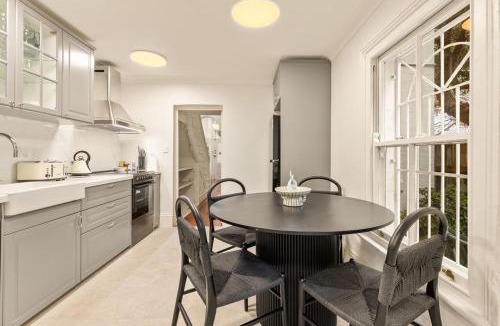 Woollahra Apartment | Family Friendly Woollahra Terrace with Parking