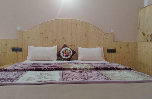 Old Manali Cabin | Fantastic 4-bedroom lodge in delightful Manali for your getaway