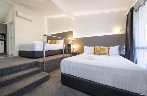 Fern Bay Hotel | Fern Bay Motel
