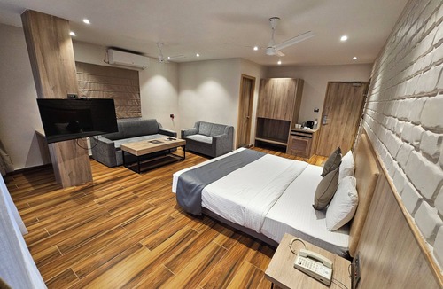New Town Hotel | FIRANGIPANI SUITES