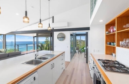 Forresters Beach House | Floating Glass Home | 180° Views, Beach