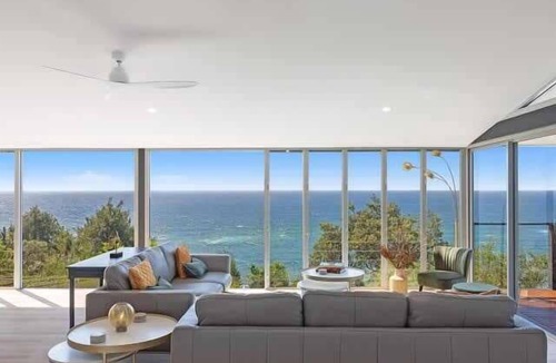 Forresters Beach House | Floating Glass Home | 180° Views, Beach