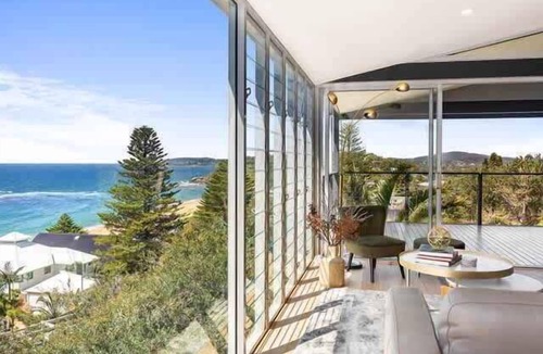 Forresters Beach House | Floating Glass Home | 180° Views, Beach