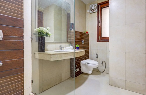 Sushant Lok Hotel | Floryn Stayz-Huda City Centre