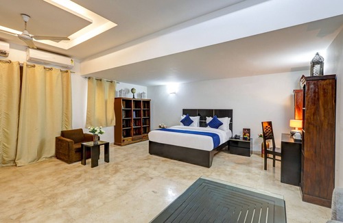 Sushant Lok Hotel | Floryn Stayz-Huda City Centre