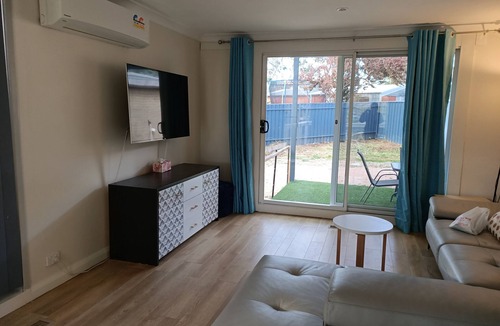 Scullin House | 💜 Follow the sun 💜 3br Perfect Canberra Gettaway