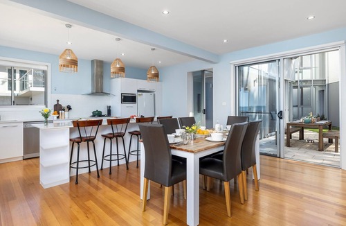 Salamander Bay House | Foreshore Bliss - beachfront, kayaks and water views