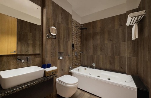 Bhimtal Hotel | Fortune Lakeview Bhimtal - Member ITC Hotels' Group