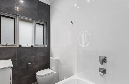 North Bondi House | Frederick Beach House - 3 bedrooms, Pool, AC, Parking