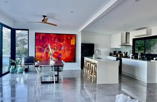 Newport House | FREE WINE AMAZING Insta-worthy ocean views over Newport Beach sleeps 9 guests