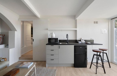 Freshwater Apartment | Freshwater Coastal Nook Walk to Beach & Cafes