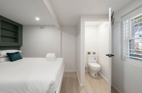 Freshwater Apartment | Freshwater Coastal Nook Walk to Beach & Cafes
