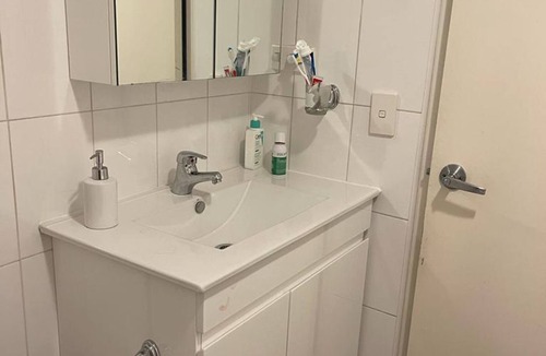 Guildford Apartment | Fully furnished 1 bedroom with shared bathroom with 1 person.