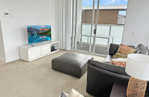 Zetland Apartment | G901S - Bright Zetland Escape with City Views