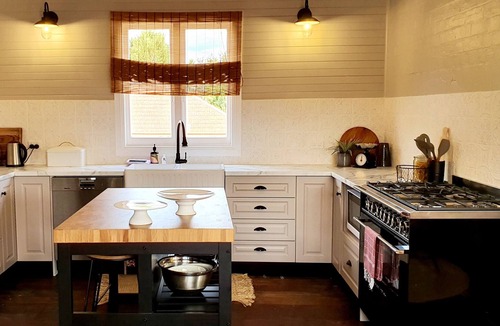 Gloucester House | Galway Homestead in Gloucester