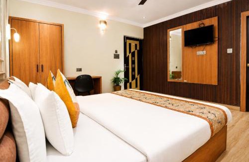 Khattalwada Hotel | Ganga Palace Near Vishwakarmaghat