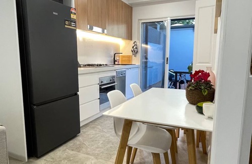 Glebe House | Garden House 2BE2.5BA Near CBD n ICC by Palm&Vine