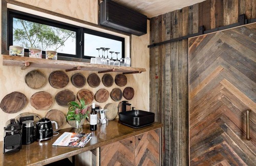 Kangaroo Valley Apartment | Getawayz NSW - 'Banksia' Designer Tiny Home w/stunning dam views