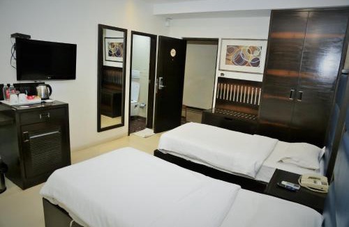 Bodakdev Hotel | Ginger Ahmedabad, Satellite