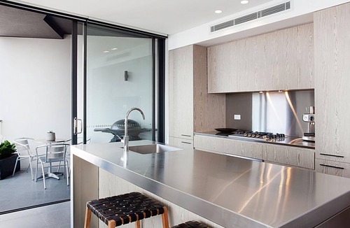 Tamarama Apartment | Glamarama is a stunning 2-bed apartment with Tama Beach views!