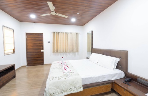 Amarnath Hotel | Glory of MJ, Family Resort in Nature, Panvel